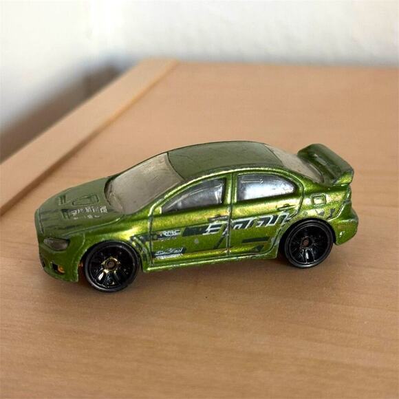 Y2K Hot Wheels 2008 Mitsubishi Lancer Evolution Diecast Car Green 1:64 Gold Base - Picture 1 of 6
